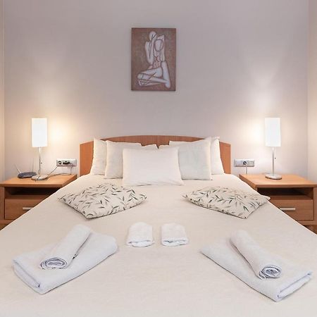 Room In Bb - Valensija - Suite For Two In Nice Hotel Jūrkalne Exteriör bild