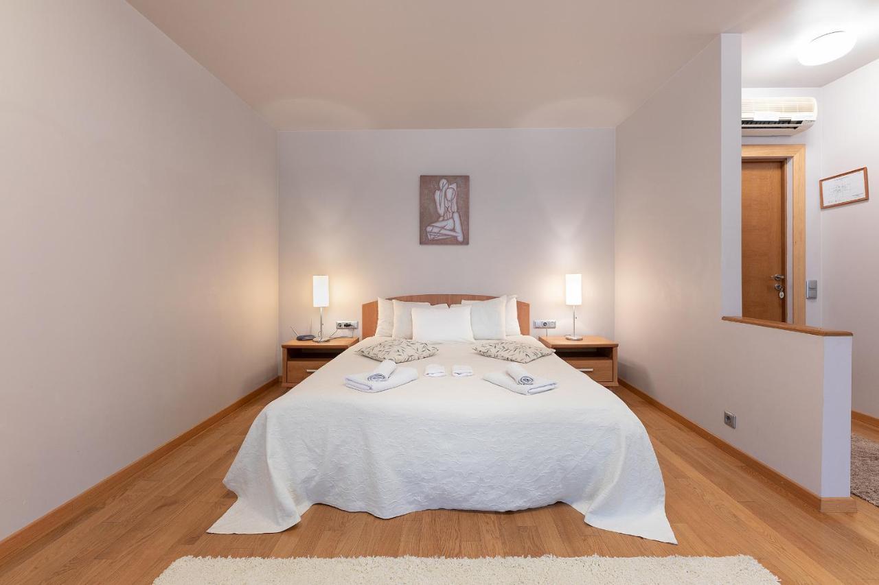 Room In Bb - Valensija - Suite For Two In Nice Hotel Jūrkalne Exteriör bild