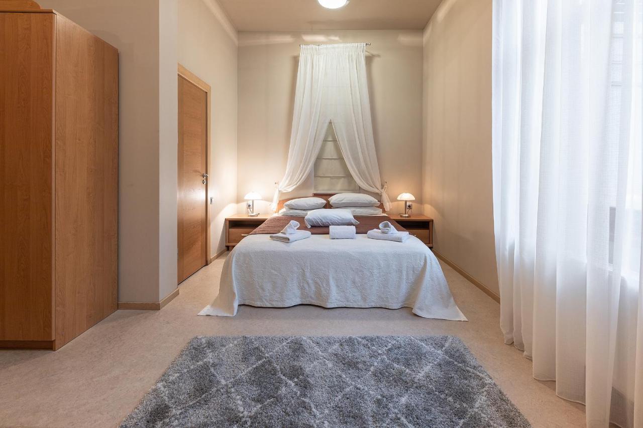 Room In Bb - Valensija - Suite For Two In Nice Hotel Jūrkalne Exteriör bild